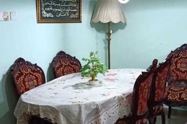 Corner Freehold Lot 2 Storey Terrace house Tmn Dagang Jaya Ampang 6 Room 5k sqft