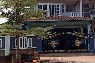 Corner Freehold Lot 2 Storey Terrace house Tmn Dagang Jaya Ampang 6 Room 5k sqft