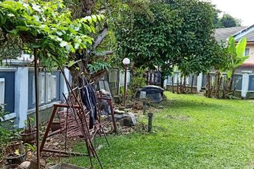 Corner Freehold Lot 2 Storey Terrace house Tmn Dagang Jaya Ampang 6 Room 5k sqft