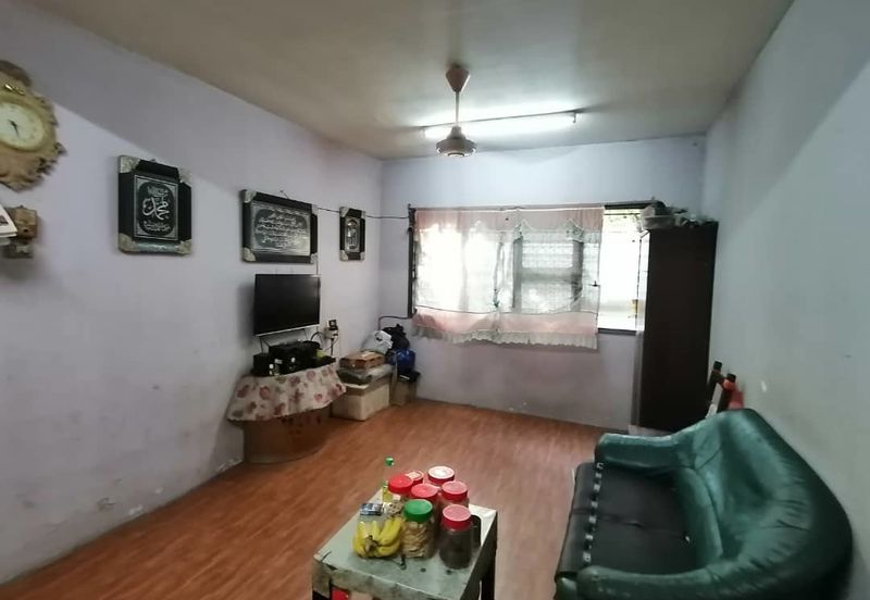 Apartment Taman Sungai Besi, Kuala Lumpur Blok 8 Tingkat 3