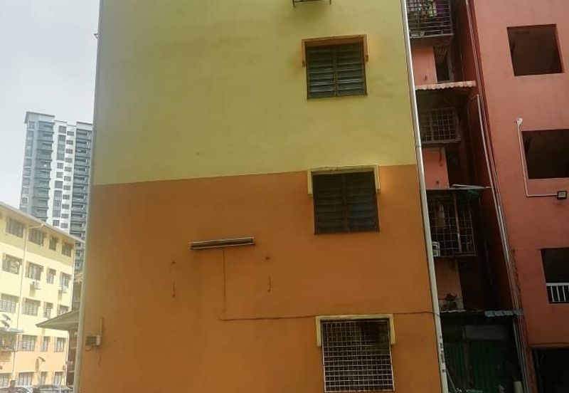 Apartment Taman Sungai Besi, Kuala Lumpur Blok 8 Tingkat 3