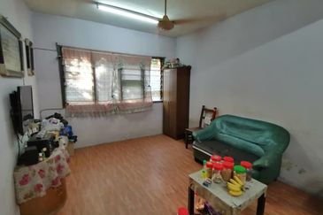 Apartment Taman Sungai Besi, Kuala Lumpur Blok 8 Tingkat 3