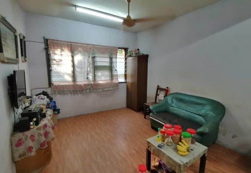 Apartment Taman Sungai Besi, Kuala Lumpur Blok 8 Tingkat 3