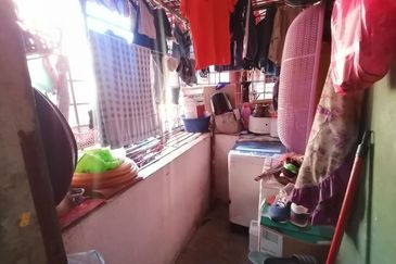 Apartment Taman Sungai Besi, Kuala Lumpur Blok 8 Tingkat 3