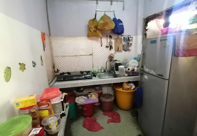 Apartment Taman Sungai Besi, Kuala Lumpur Blok 8 Tingkat 3