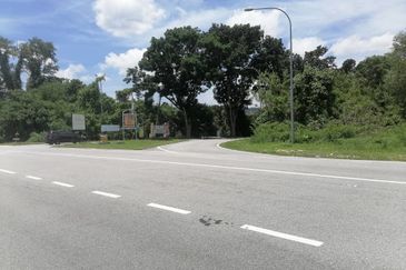 Lot Bungalow Road Frontage Non Bumi Lot 7500 sqft Taman Kelisa, Ulu Yam
