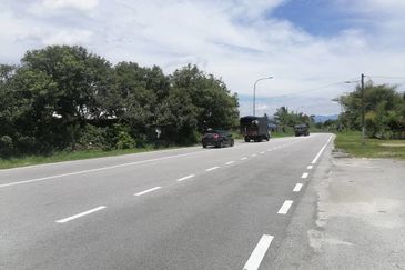 Lot Bungalow Road Frontage Non Bumi Lot 7500 sqft Taman Kelisa, Ulu Yam