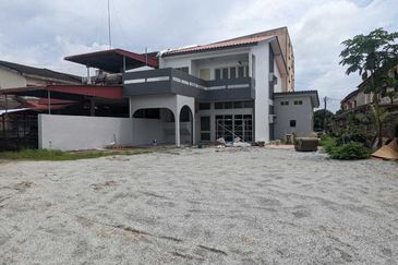 2 Storey Semi D CORNER 4898 sqft  Freehold Tmn Koperasi Kg Pdg Midin