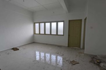 2 Storey Semi D CORNER 4898 sqft  Freehold Tmn Koperasi Kg Pdg Midin