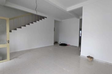 2 Storey Semi D CORNER 4898 sqft  Freehold Tmn Koperasi Kg Pdg Midin