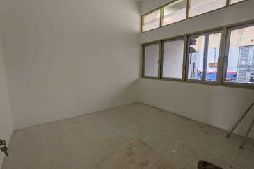 2 Storey Semi D CORNER 4898 sqft  Freehold Tmn Koperasi Kg Pdg Midin