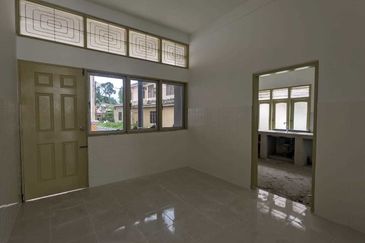 2 Storey Semi D CORNER 4898 sqft  Freehold Tmn Koperasi Kg Pdg Midin