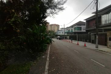 13034 sqft Bungalow Lot Freehold Non Bumi Taman Putra Hills  Gated and Guarded