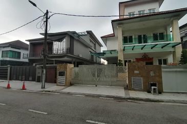 13034 sqft Bungalow Lot Freehold Non Bumi Taman Putra Hills  Gated and Guarded