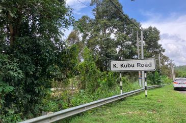 35 Acre Freehold Non Bumi Kerling Facing Main Road  KL-Tanjung Malim