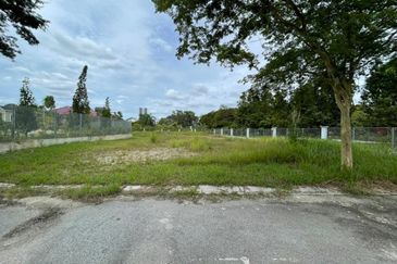 Freehold Non Bumi Bungalow Lot, Bandar Sungai Long 8622sqft