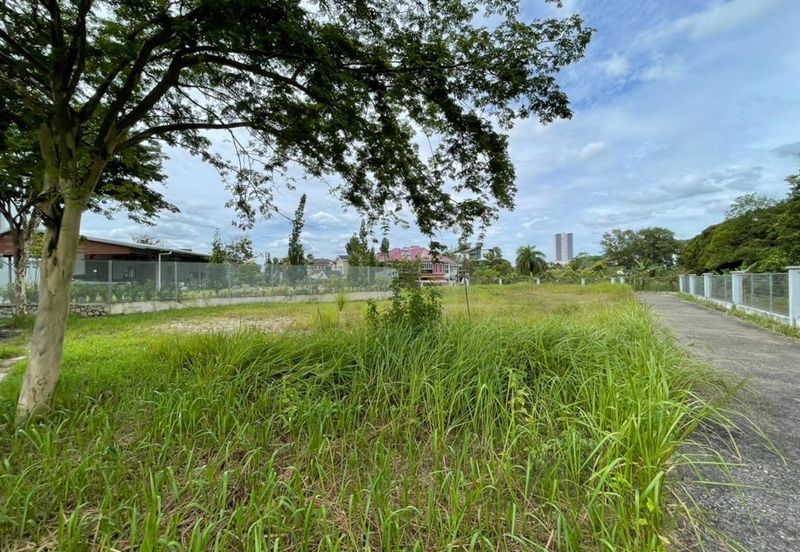 Freehold Non Bumi Bungalow Lot, Bandar Sungai Long 8622sqft