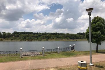 Perdana Lakeview East