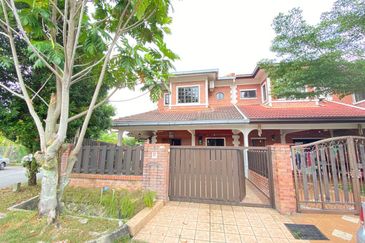 SL 10, Bandar Sungai Long