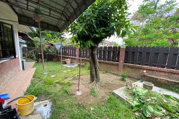 SL 10, Bandar Sungai Long