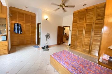 SL 10, Bandar Sungai Long