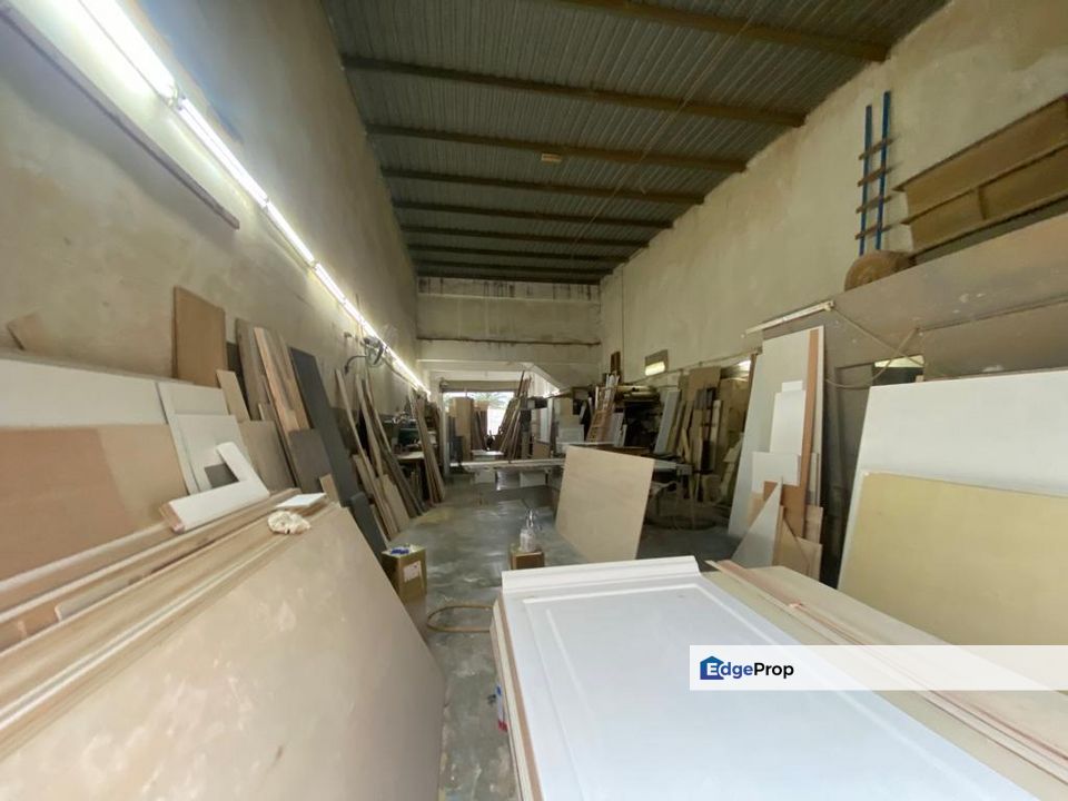 Warehouse Factory Non Bumi Lot Bandar Pinggiran Subang 2250 sqft, Selangor, Shah Alam