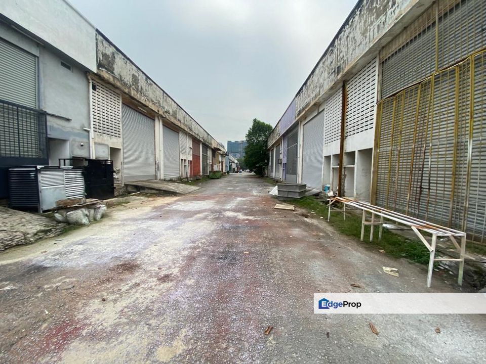 Warehouse Factory Non Bumi Lot Bandar Pinggiran Subang 2250 sqft, Selangor, Shah Alam