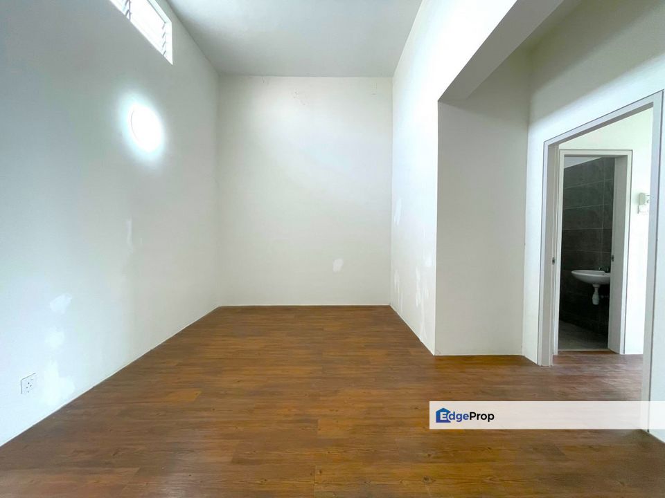 For Sale 2 Storey House Cybersouth 22x72 Gated And Guarded  5 Rooms, Selangor, Cyberjaya