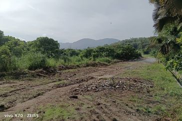 3 Acre Non Bumi Lot Next to Desa Kaloi Ulu Yam with Good Access