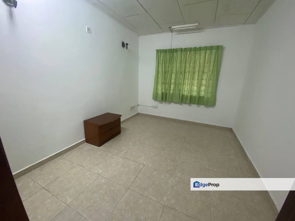 2 Storey Terrace Taman Tar Ampang 22x70 Non Bumi Lot with 5 Rooms, Selangor, Ampang