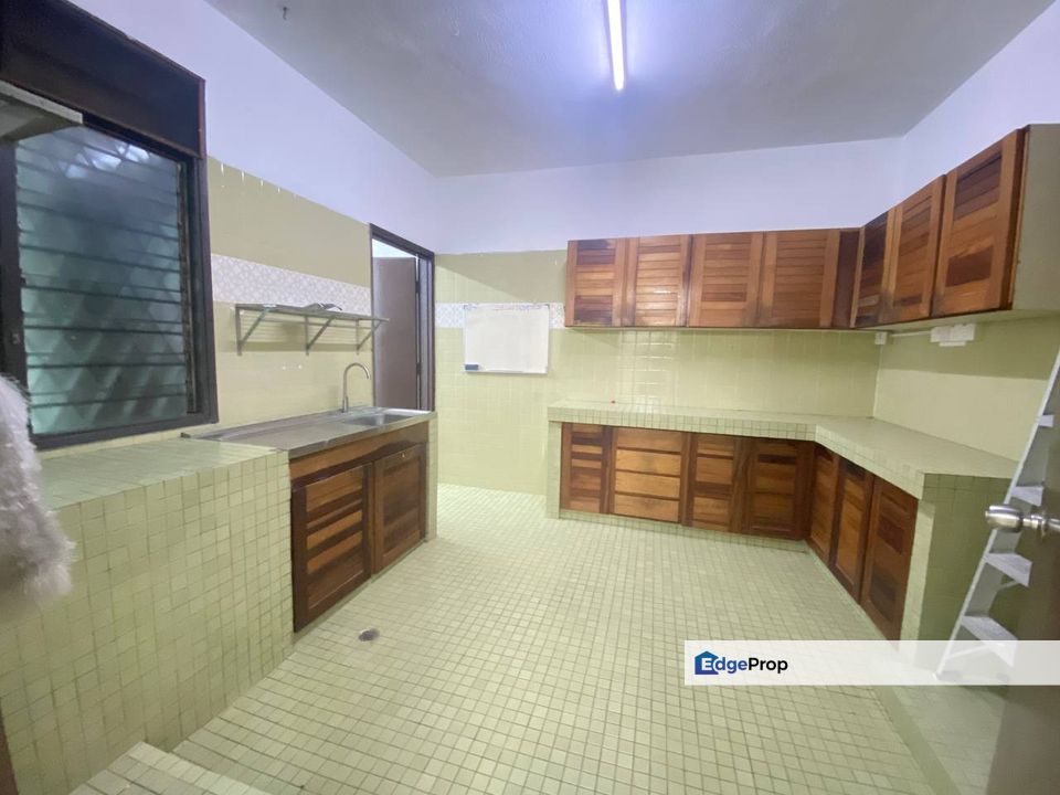 2 Storey Terrace Taman Tar Ampang 22x70 Non Bumi Lot with 5 Rooms, Selangor, Ampang