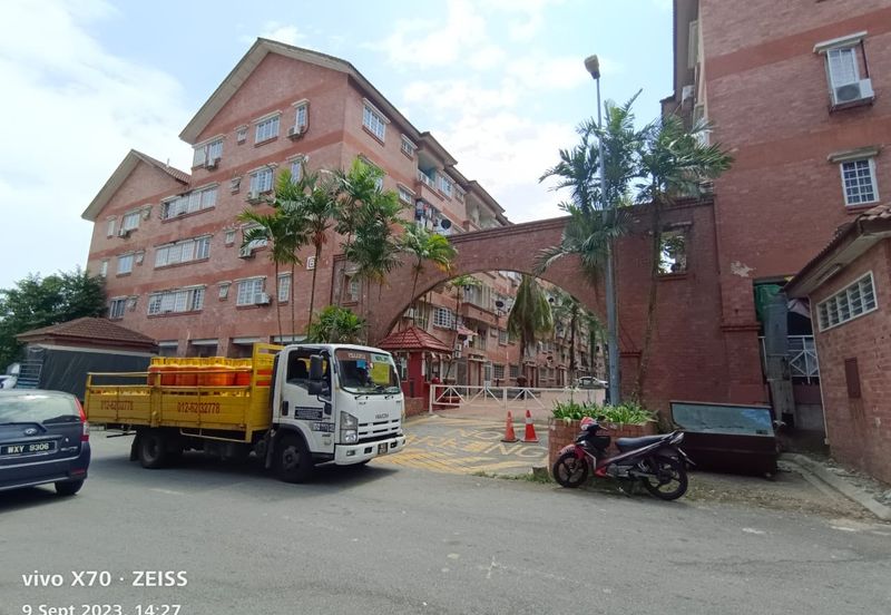 Pangsapuri Permata Merah (Red Ruby), Taman Universiti Indah