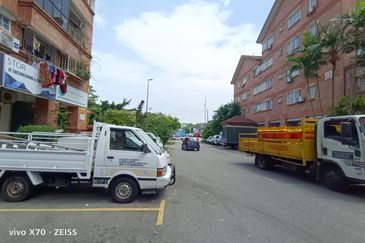 Pangsapuri Permata Merah (Red Ruby), Taman Universiti Indah