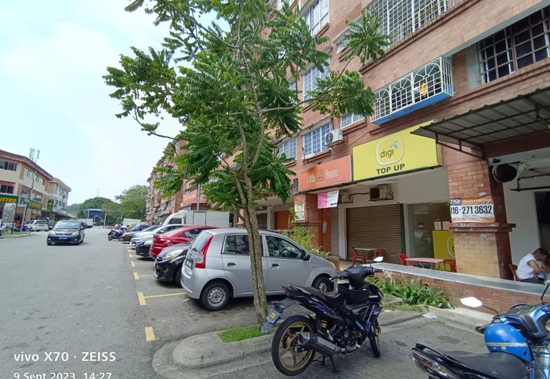 Pangsapuri Permata Merah (Red Ruby), Taman Universiti Indah