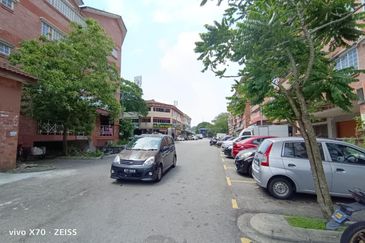 Pangsapuri Permata Merah (Red Ruby), Taman Universiti Indah