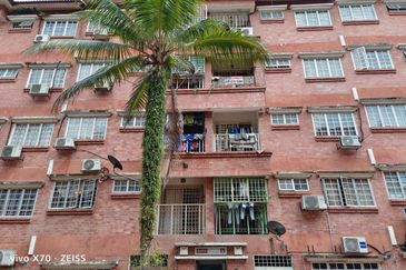 Pangsapuri Permata Merah (Red Ruby), Taman Universiti Indah