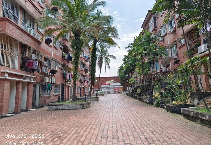 Pangsapuri Permata Merah (Red Ruby), Taman Universiti Indah