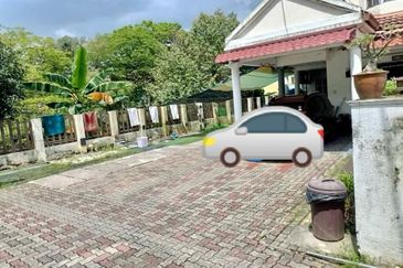 Double Storey Corner House for Sale at Bandar Sri Damansara