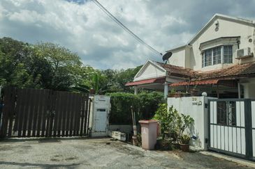 Double Storey Corner House for Sale at Bandar Sri Damansara