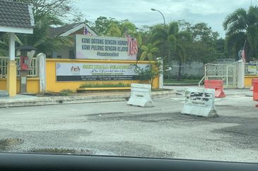 Facing Main Road Land 1.7 Acre Freehold Non Bumi Zoning Commercial