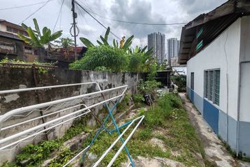 Kampung Klang Gate