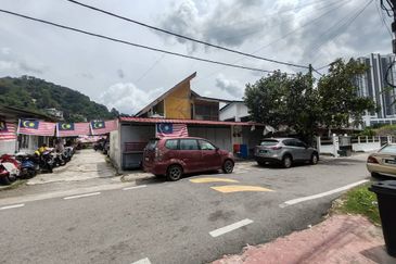 Kampung Klang Gate