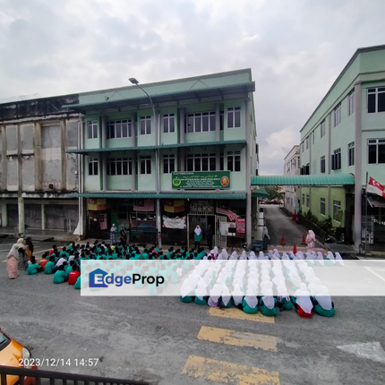 3 Storey Shoplot di Taman Seroja Bandar Baru Salak Tinggi, Selangor, Sepang