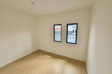 Newly completed Freehold Corner lot Townhouse Taman Akasia Semenyih