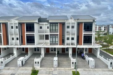 Newly completed Freehold Corner lot Townhouse Taman Akasia Semenyih
