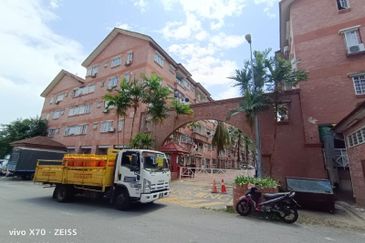 Pangsapuri Permata Merah (Red Ruby), Taman Universiti Indah
