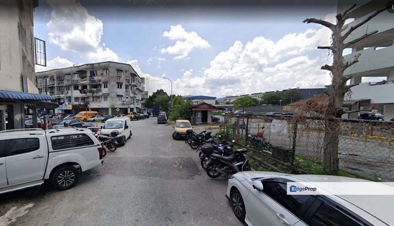Shop Apartment Taman Cahaya Corner Non Bumi Lot Unit Ready Strata , Selangor, Ampang