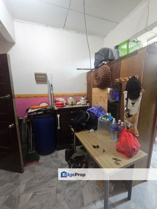 Shop Apartment Taman Cahaya Corner Non Bumi Lot Unit Ready Strata , Selangor, Ampang