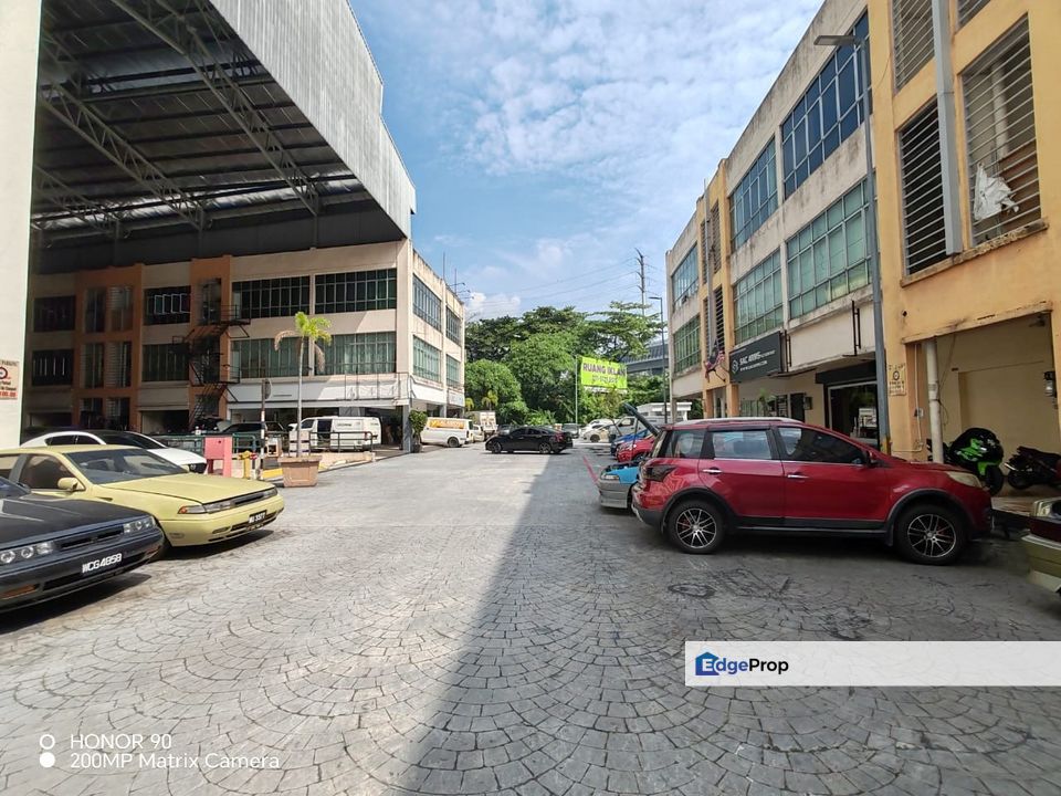  3-Storey Shop Lot Connaught Avenue, Cheras, Kuala Lumpur Non Bumi Lot 3960 sqft, Kuala Lumpur, Cheras