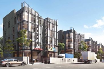 FREEHOLD SEMI-D FACTORY IN GLENMARIE